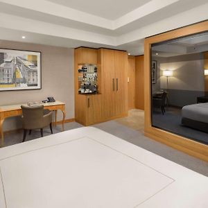 Camera superior accessibile ai disabili con letto king size